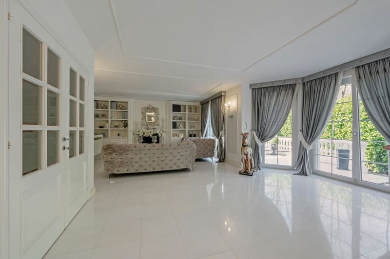 Elegant country house with spacious secondary areas (4)