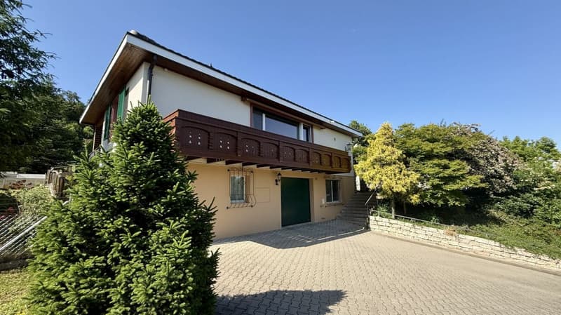 Single-family house with plenty of surrounding space and views (1)