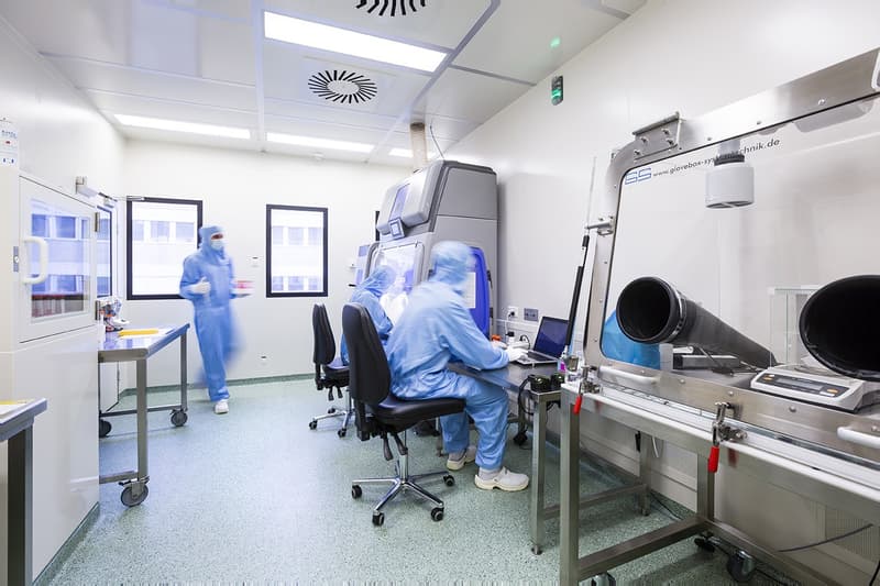 Equipped laboratories (4)