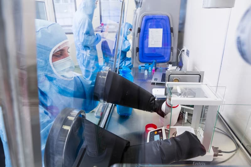 Equipped laboratories (6)