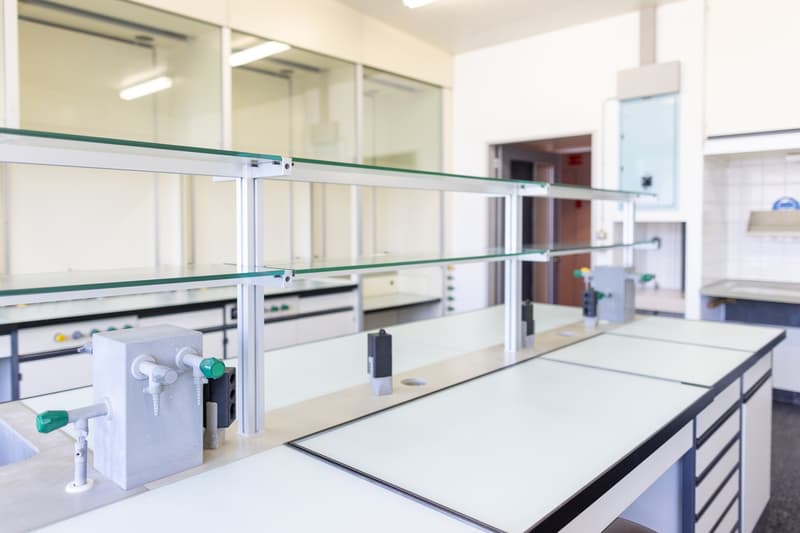 Equipped laboratories (7)