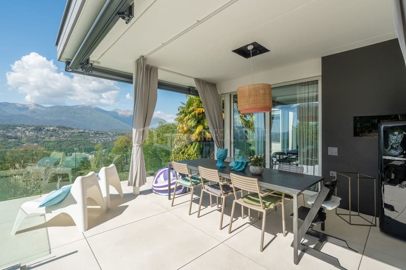 VILLA CONTEMPORANEA CON PISCINA E VISTA LAGO (14)