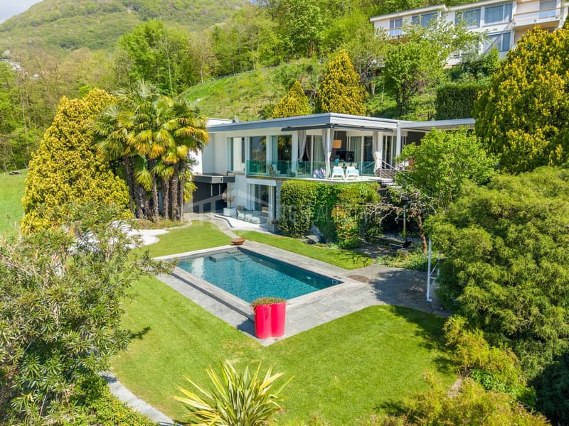 VILLA CONTEMPORANEA CON PISCINA E VISTA LAGO (1)