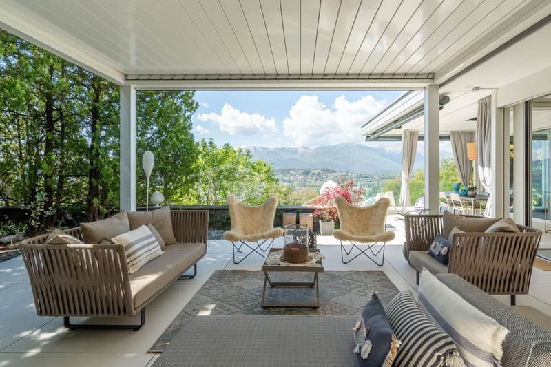 VILLA CONTEMPORANEA CON PISCINA E VISTA LAGO (8)