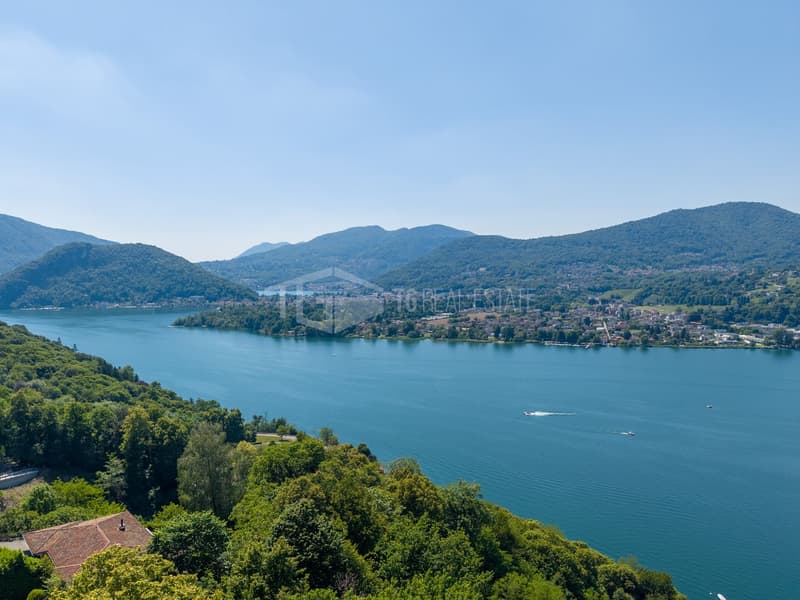 PENTHOUSE WITH STUNNING LAKE VIEW IN MONTAGNOLA (11)