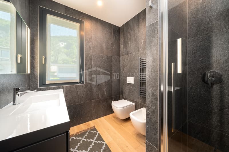 PENTHOUSE WITH STUNNING LAKE VIEW IN MONTAGNOLA (9)