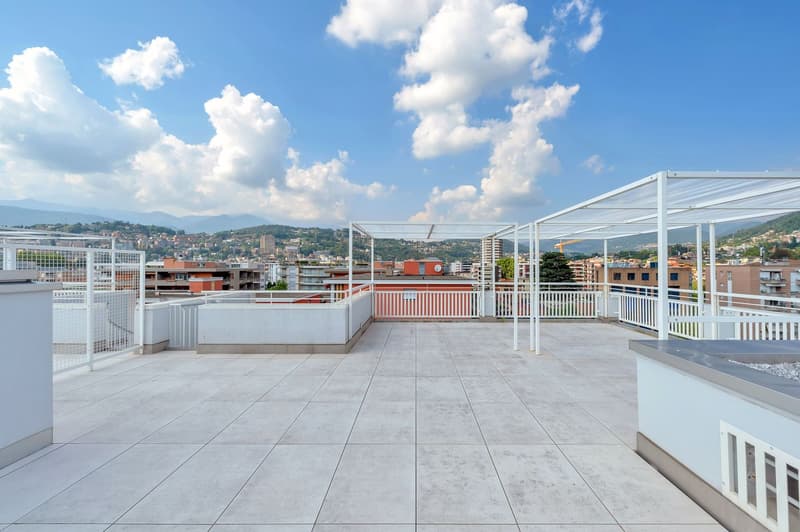 ATTICO DUPLEX CON ROOF E VISTA LAGO (2)