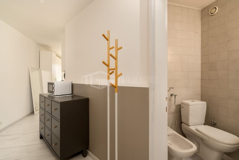 Luminoso monolocale di 25 m² con vista lago (4)