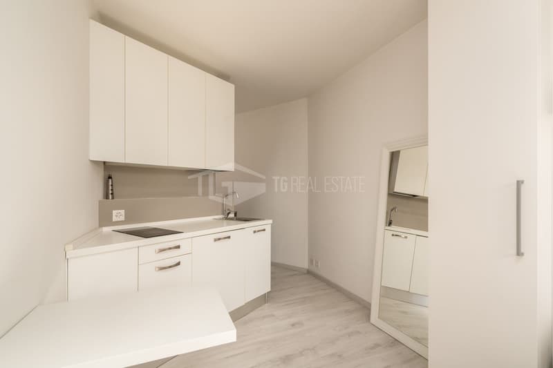 Luminoso monolocale di 25 m² con vista lago (3)