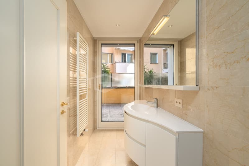 SPLENDIDO APPARTAMENTO CON GRANDE TERRAZZA E VISTA LAGO (12)