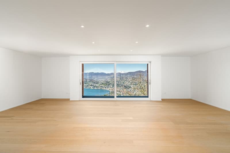 MAGNIFICENT VILLA WITH GARDEN AND LAKE VIEW (2)