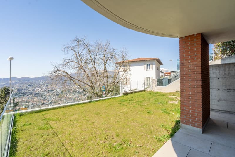 WUNDERSCHÖNE VILLA MIT GARTEN UND SEEBLICK (14)