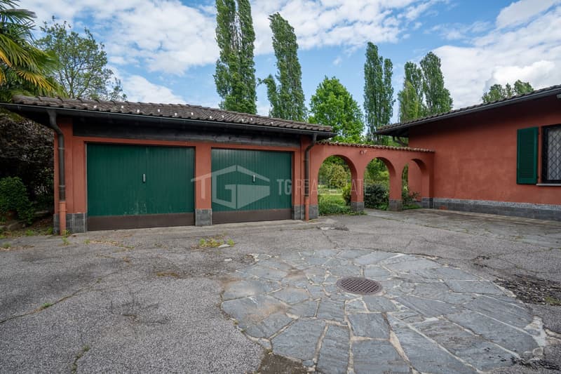 5,5-ZIMMER-HAUS MIT GARTEN, SCHWIMMBAD UND NEBENGEBÄUDE (18)