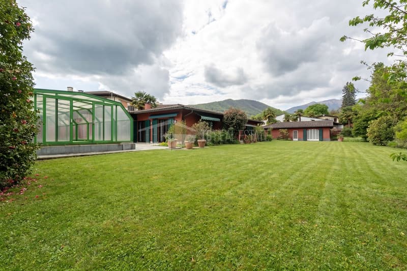 5,5-ZIMMER-HAUS MIT GARTEN, SCHWIMMBAD UND NEBENGEBÄUDE (2)