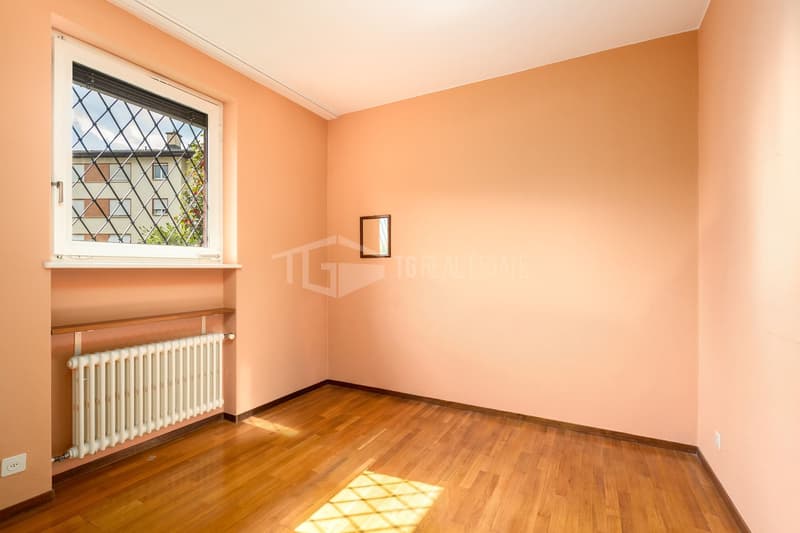 5,5-ZIMMER-HAUS MIT GARTEN, SCHWIMMBAD UND NEBENGEBÄUDE (12)