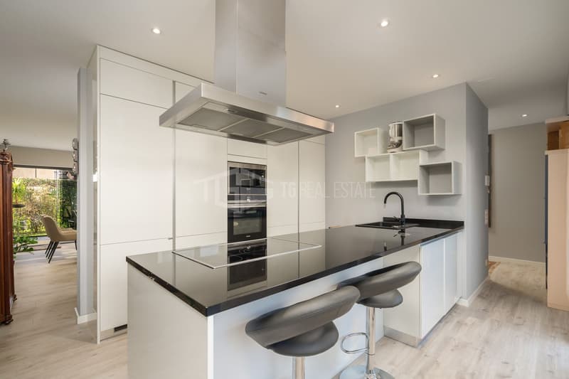5-ROOM HOUSE WITH GARDEN. (6)