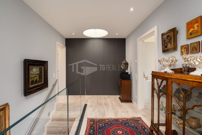 5-ROOM HOUSE WITH GARDEN. (7)