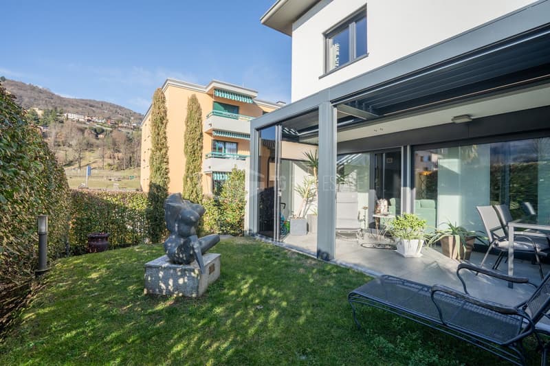 5-ROOM HOUSE WITH GARDEN. (16)