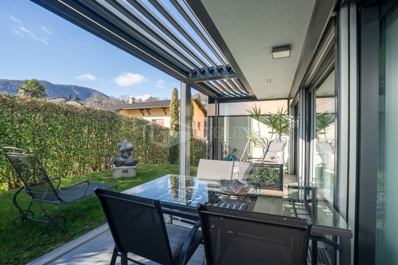 5-ROOM HOUSE WITH GARDEN. (15)