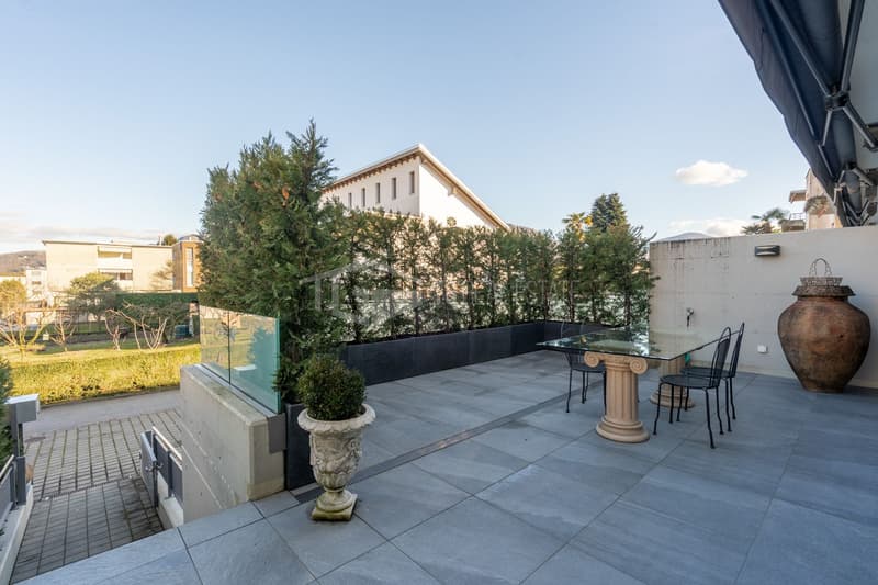 5-ROOM HOUSE WITH GARDEN. (14)