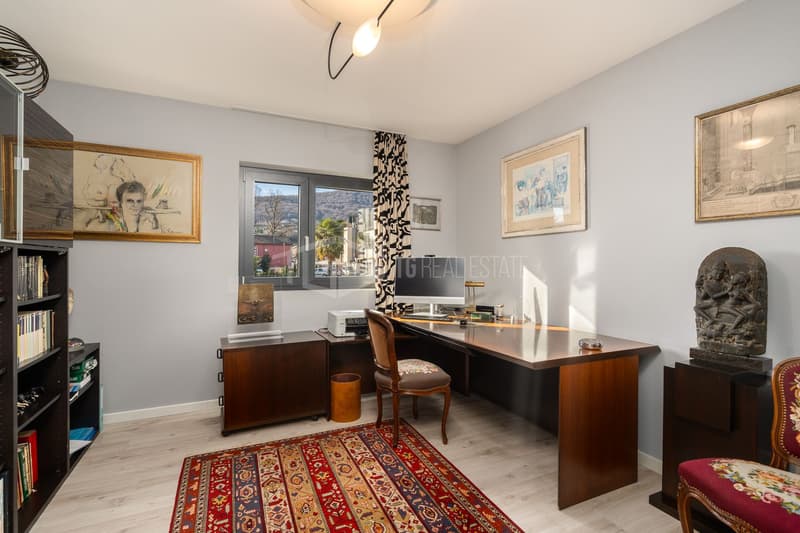 5-ROOM HOUSE WITH GARDEN. (10)