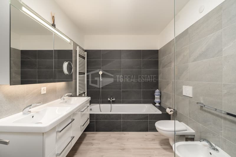 5-ROOM HOUSE WITH GARDEN. (11)