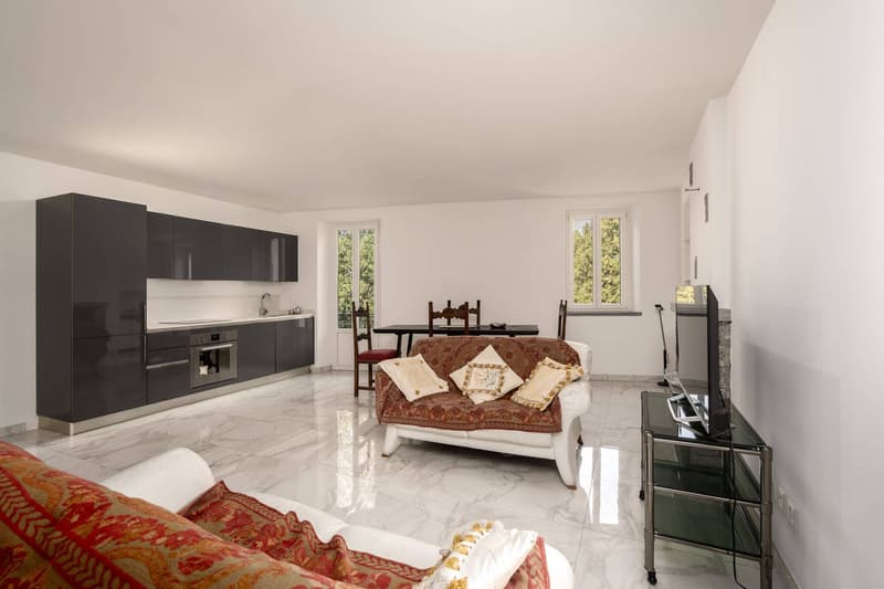 A DUE PASSI DAL LAGO E DAL CENTRO, APPARTAMENTO 2.5 AMMOBILIATO (2)