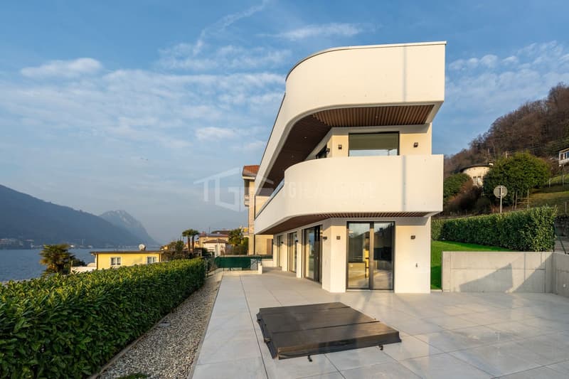 MODERNE VILLA MIT SEEBLICK (12)