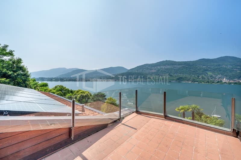 PRESTIGIOSA VILLA A MONTAGNOLA - VISTA LAGO, PISCINA INTERNA E DARSENA (9)