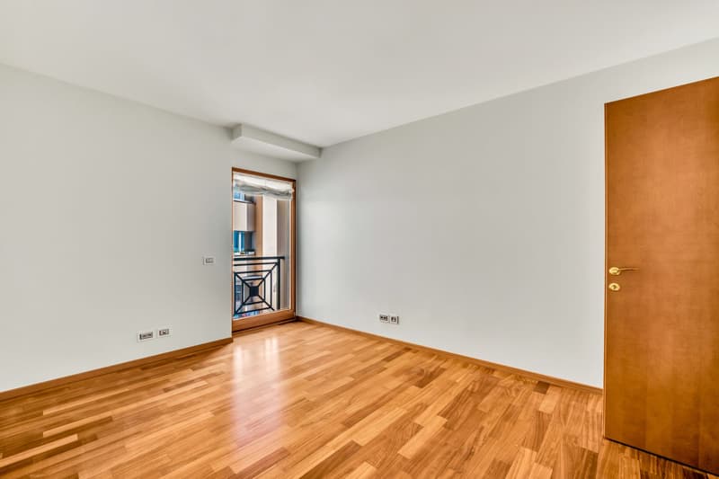 HELLE 4.5 ZIMMER MIT SEEBLICK IM ZENTRUM VON LUGANO (8)