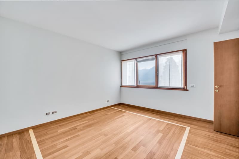 HELLE 4.5 ZIMMER MIT SEEBLICK IM ZENTRUM VON LUGANO (10)