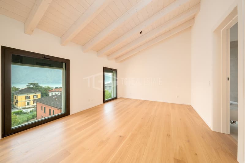 NUOVO ATTICO MANSARDATO CON VISTA LAGO (6)