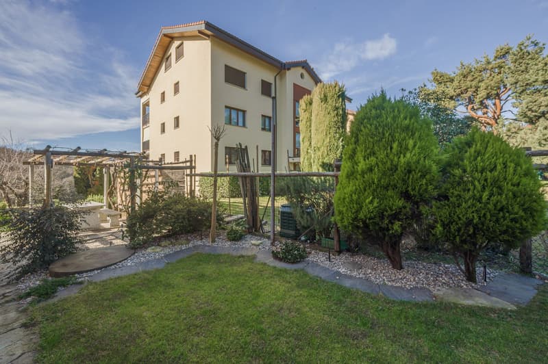 GEMÜTLICHE 5,5-ZIMMER-WOHNUNG MIT PRIVATEM GARTEN (1)