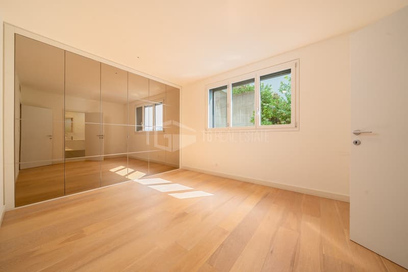PRESTIGIOSO DUPLEX CON VISTA LAGO E PISCINA (13)