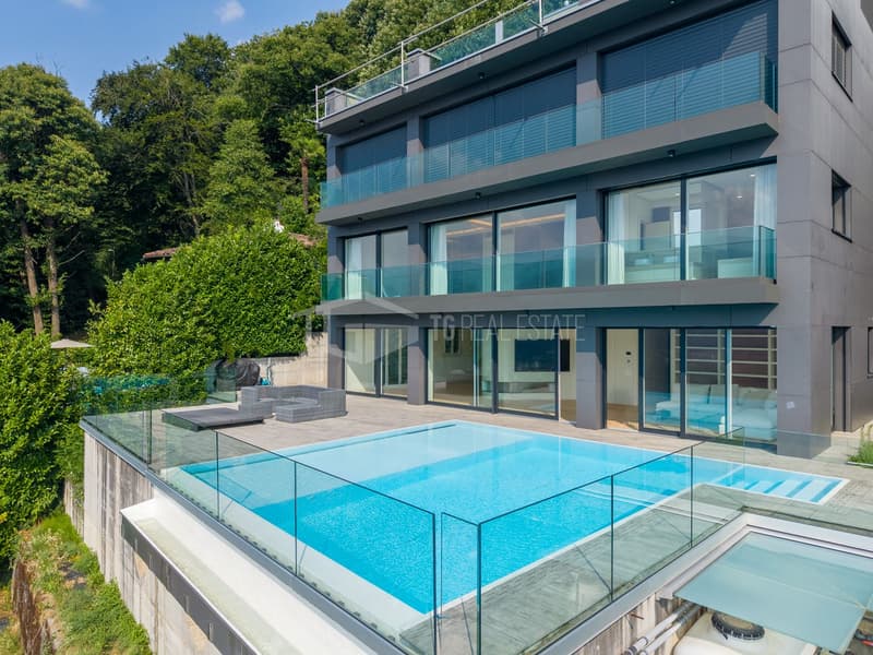 PRESTIGIOSO DUPLEX CON VISTA LAGO E PISCINA (2)