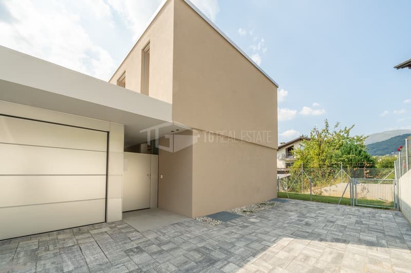 MODERNA CASA DI 5.5 LOCALI CON GIARDINO (16)