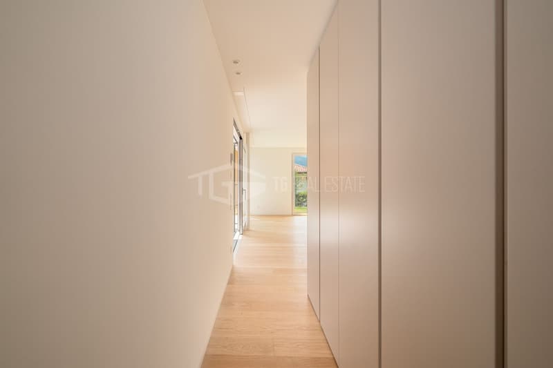 MODERNA CASA DI 5.5 LOCALI CON GIARDINO (14)