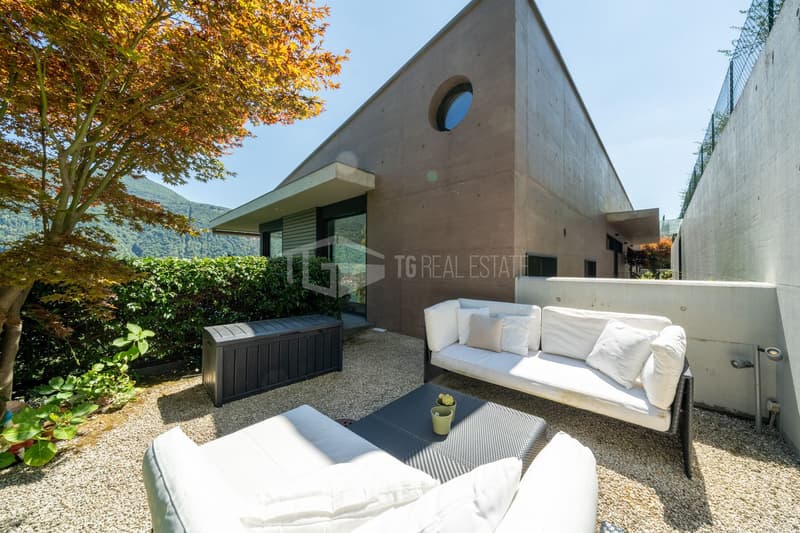 ELEGANTE APPARTAMENTO DI 4 LOCALI CON GIARDINO E VISTA LAGO (15)