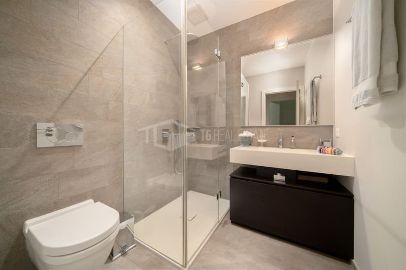 ELEGANTE APPARTAMENTO DI 4 LOCALI CON GIARDINO E VISTA LAGO (12)