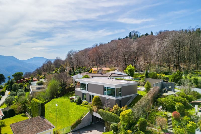 EXKLUSIVE DESIGNERVILLA MIT SEEBLICK UND ABSOLUTER PRIVATSPHÄRE (2)