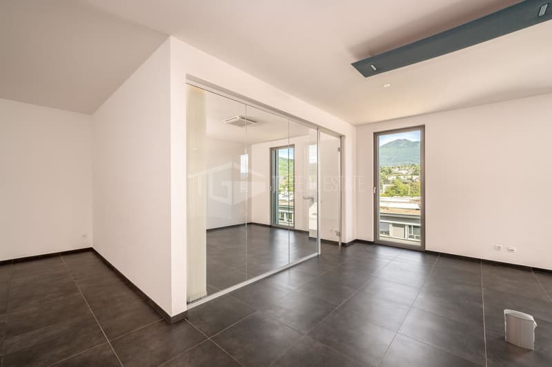 MODERNES BÜRO IN MANNO (5)