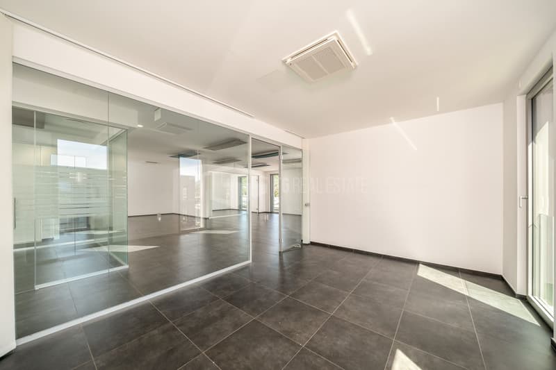 MODERNES BÜRO IN MANNO (8)