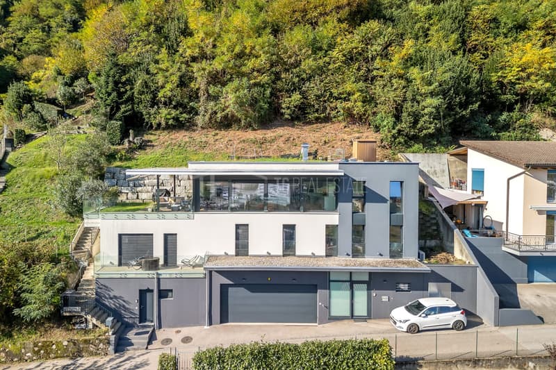 MODERNE VILLA MIT PANORAMABLICK UND EINER SEPARATEN WOHNUNG (1)