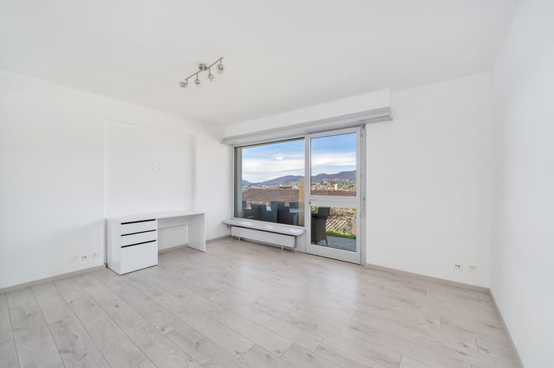 EXKLUSIVE 5,5-ZIMMER-VILLA MIT SEEBLICK UND POOL (6)