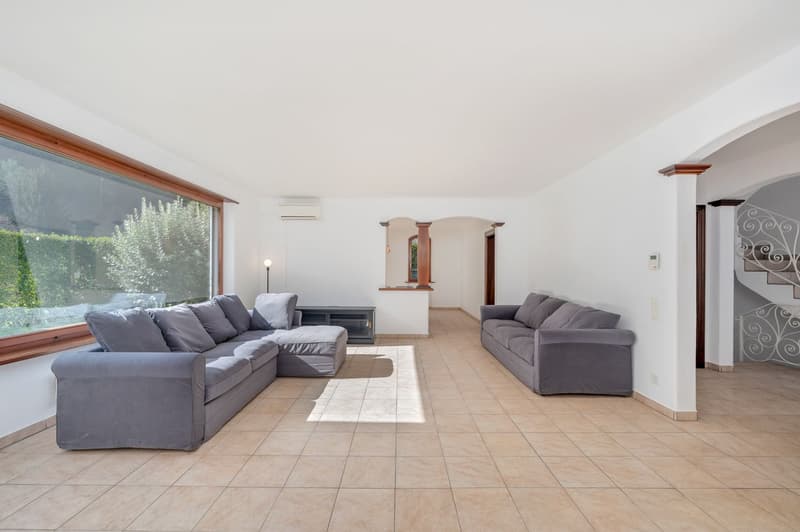 VILLA IM MEDITERRANEN STIL, NUR EINEN STEINWURF VOM SEE UND DEM FIGINO-PARK ENTFERNT (3)