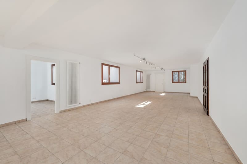 VILLA IM MEDITERRANEN STIL, NUR EINEN STEINWURF VOM SEE UND DEM FIGINO-PARK ENTFERNT (2)