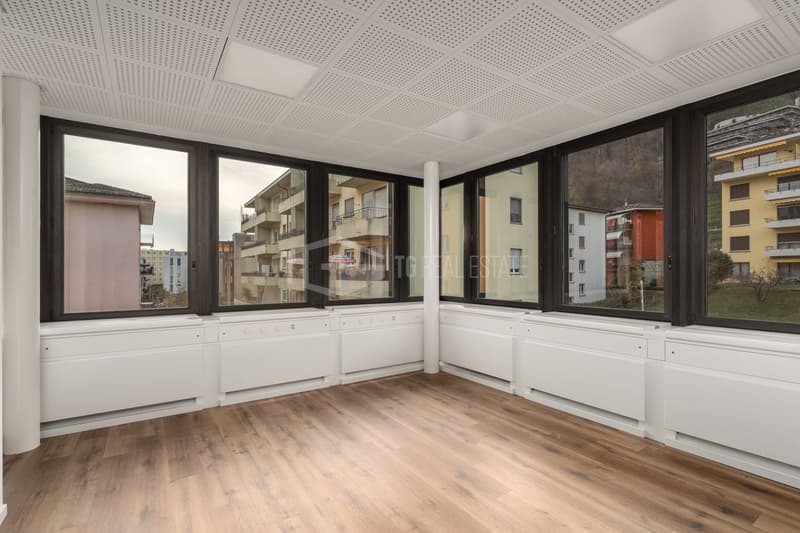 MODERNES 7-ZIMMER-BÜRO IN MOLINO NUOVO (4)