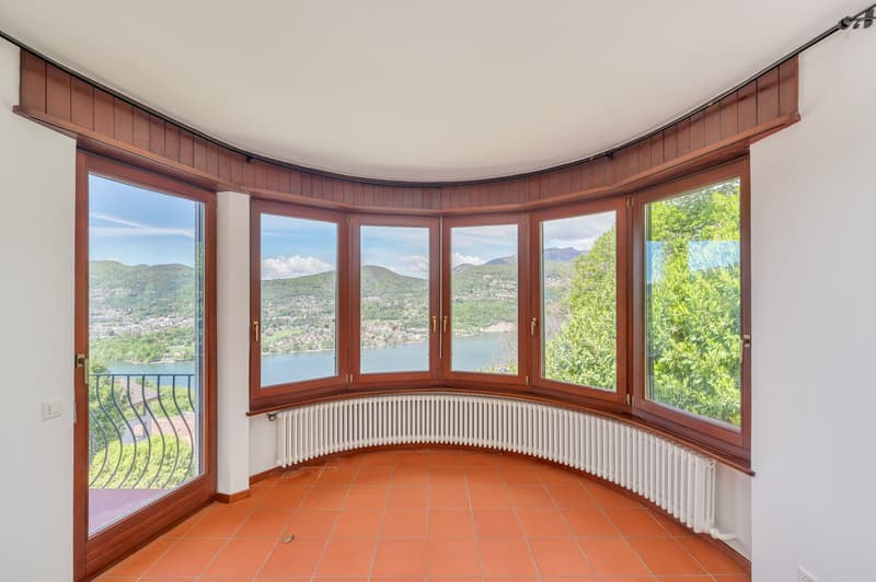 PIACEVOLE VILLA CON PISCINA E VISTA LAGO (4)