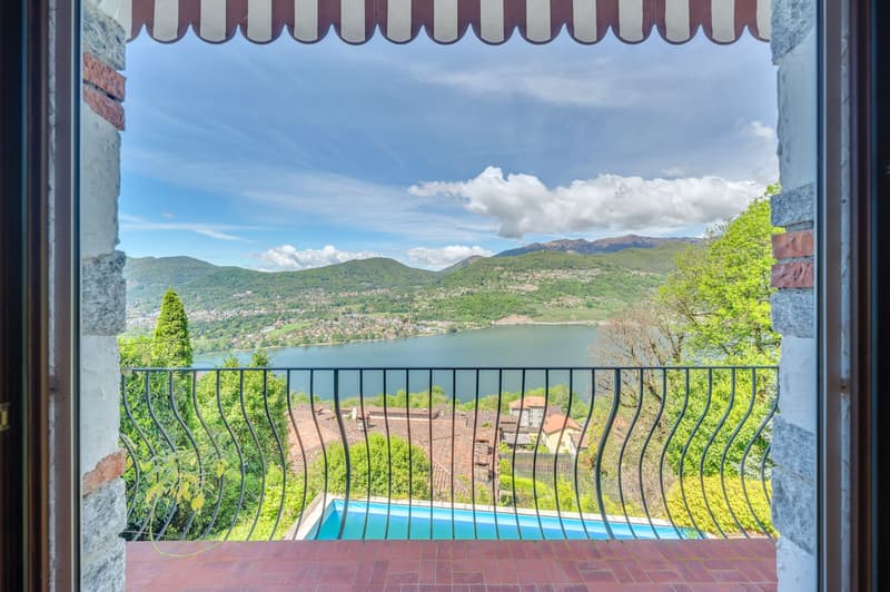 PIACEVOLE VILLA CON PISCINA E VISTA LAGO (6)