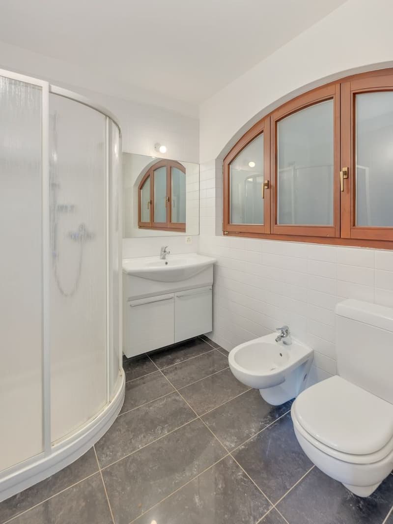 PIACEVOLE VILLA CON PISCINA E VISTA LAGO (10)